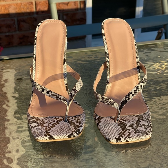 Snake Print slip on high heels - Picture 6 of 8